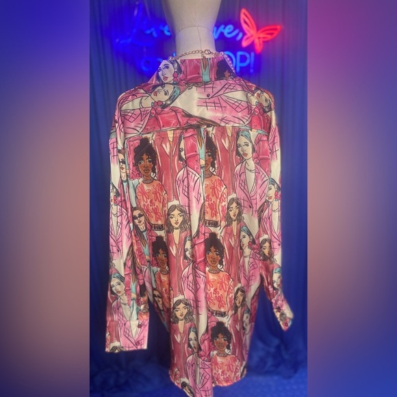 Stylish Buttoned Down Loose Fit Shirt: Multiple Women Faces (Medium Prints) NWT - Picture 5 of 10